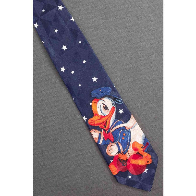 Donald Duck Shaped Toy on Wheels - Disney Tie