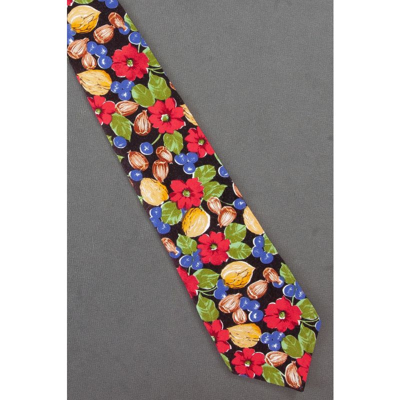 Walnuts, Hazelnuts, Berries & Flowers - Tie