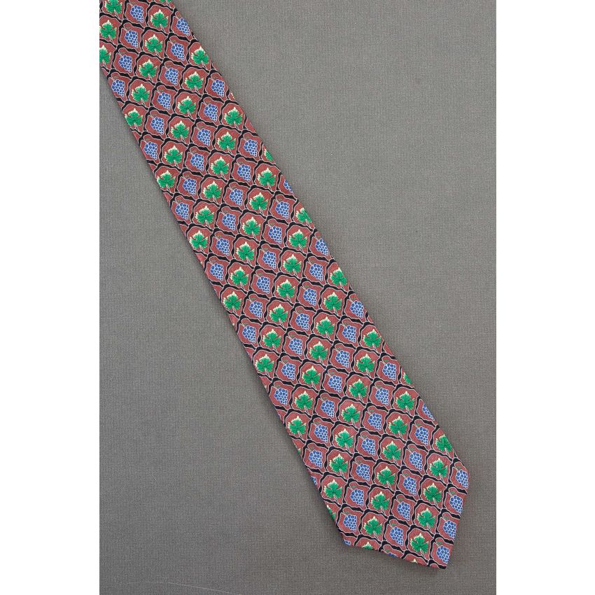 Red Grapes & Green Leaves on A Vine - Tie