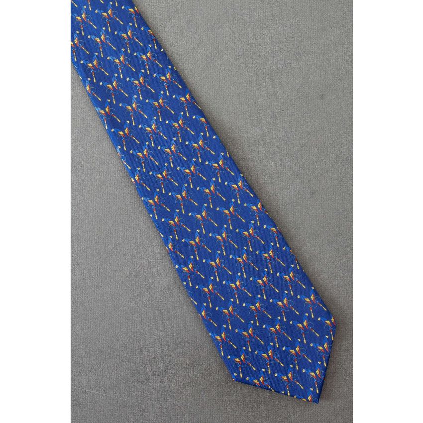 Parrots Facing Away From One Another Tie