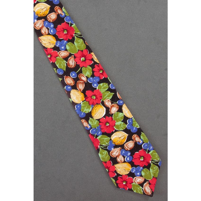 Walnuts, Hazelnuts, Berries & Flowers - Tie
